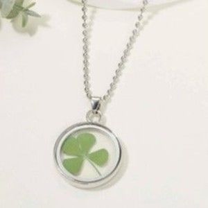 Four Leaf Clover Irish Shamrock NeckLace NEW perfect gift idea!